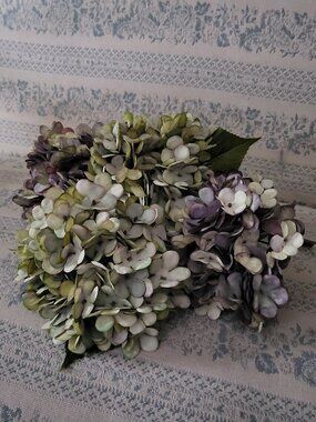 NWOT Set of 4 Realistic Faux Hydrangea Silk Flower Stems Antique Bouquet